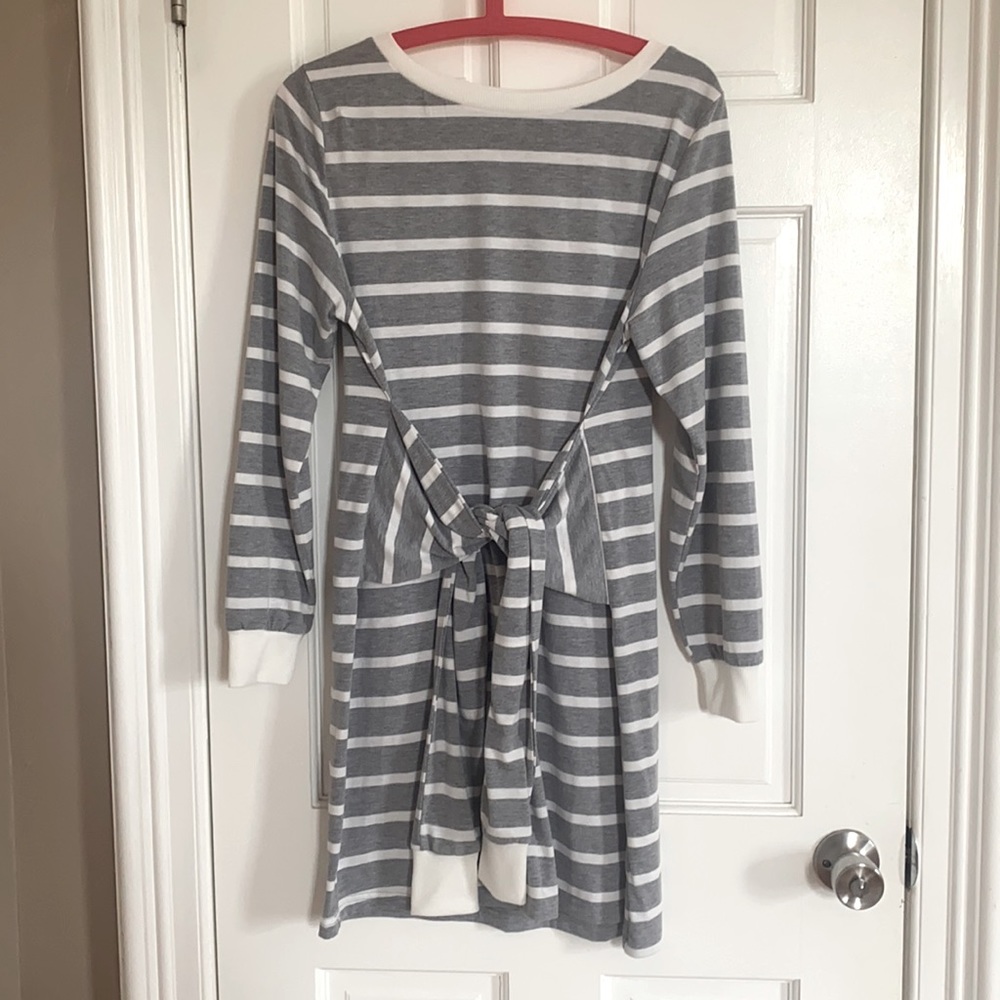 Free with 100 purchase- NWOT Dress